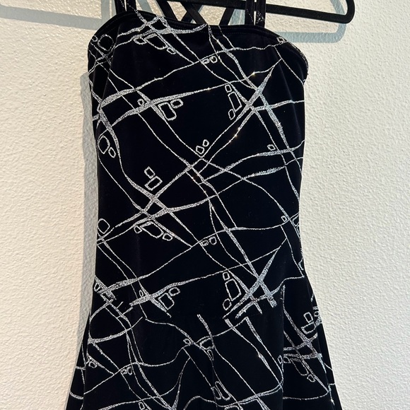 Mondor black&silver figure skating dress size petite small with matching top hat - Picture 2 of 10